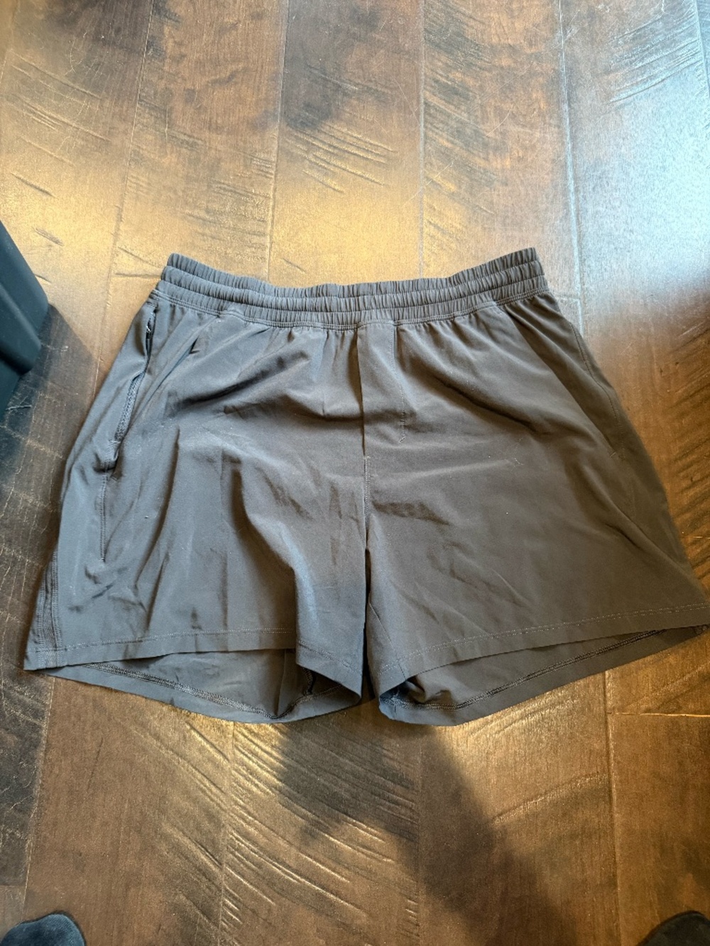 LULULEMON MENS SHORTS SIZE M